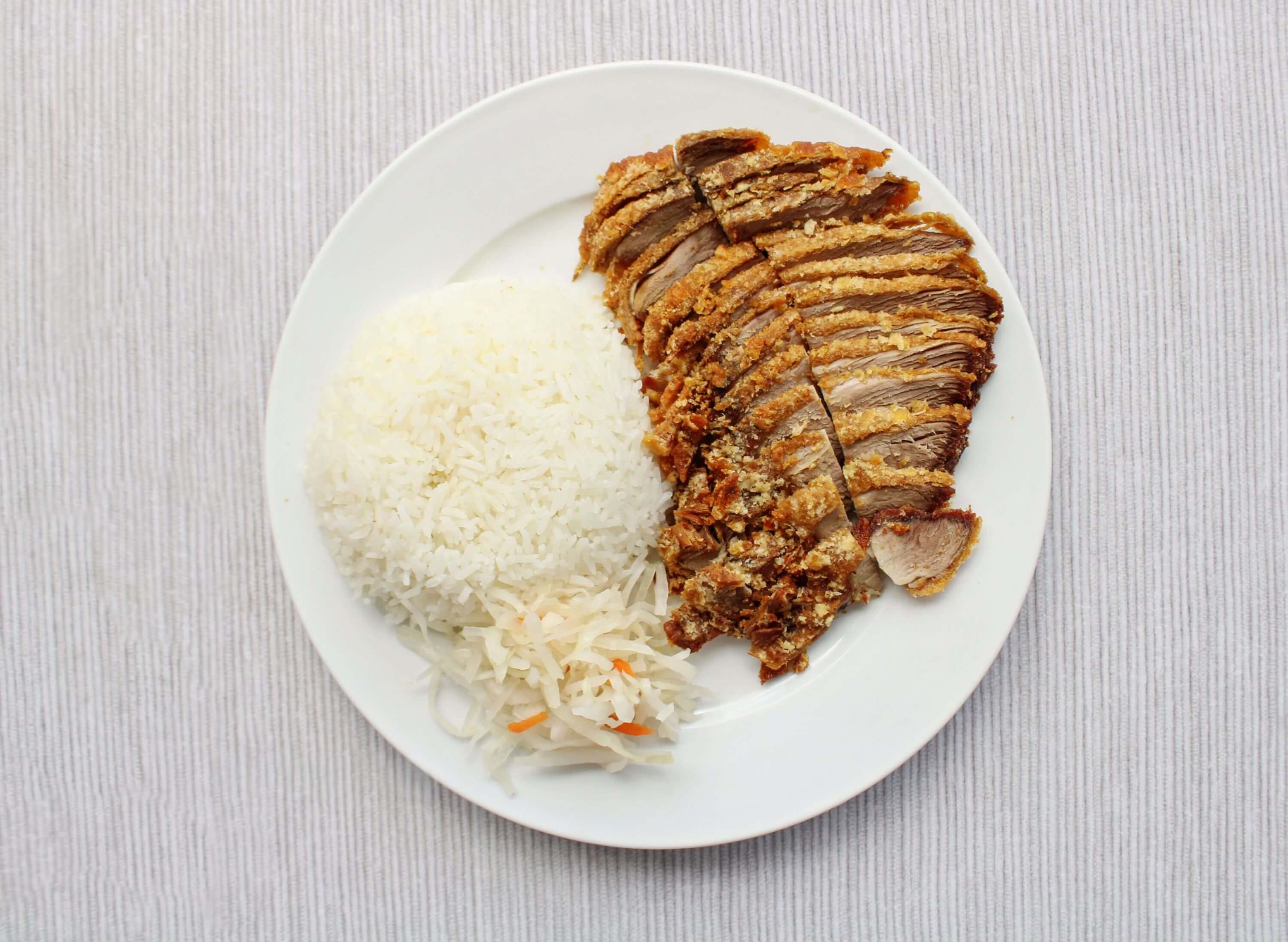 Cơm đùi gà chiên